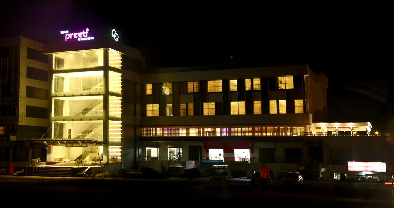 Hotel Preeti Executive Satara Exterior foto